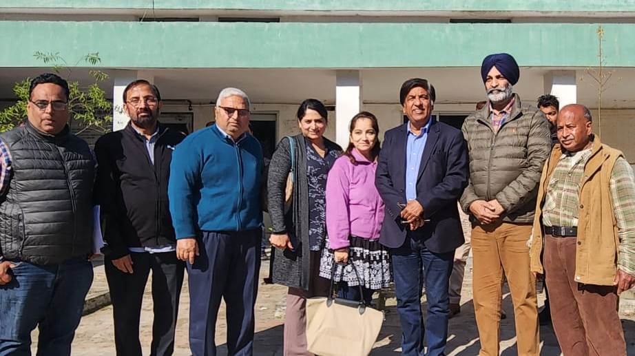 ਵਿਧਾਇਕ ਵਲੋਂ ਤਹਿਸੀਲ ’ਚ ਰਜਿਸਟਰੀਆਂ ਦੇ ਕੰਮ ਦਾ ਜਾਇਜ਼ਾ